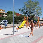 בית נופש Lovely In With Wifi